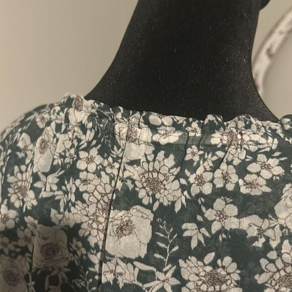 Cabi Medium blouse   Style 3765    F - Picture 6 of 8